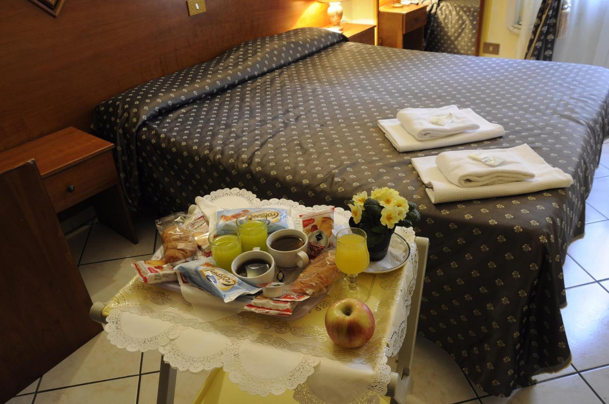 Hotel Farini — Foto 1
